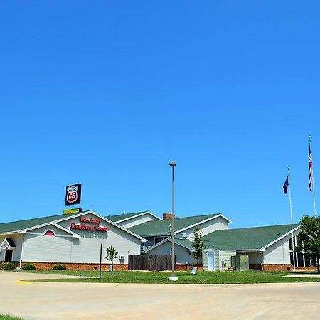 Fossil Creek Hotel & Suites Russell ภายนอก รูปภาพ