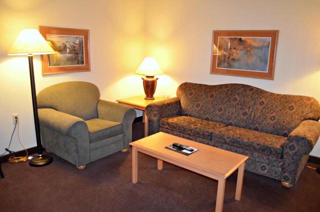 Fossil Creek Hotel & Suites Russell ห้อง รูปภาพ