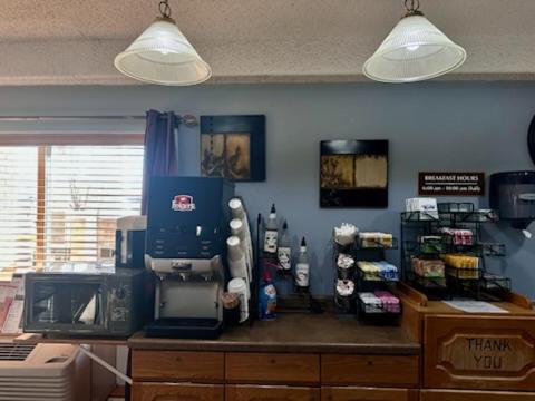 Fossil Creek Hotel & Suites Russell ภายนอก รูปภาพ