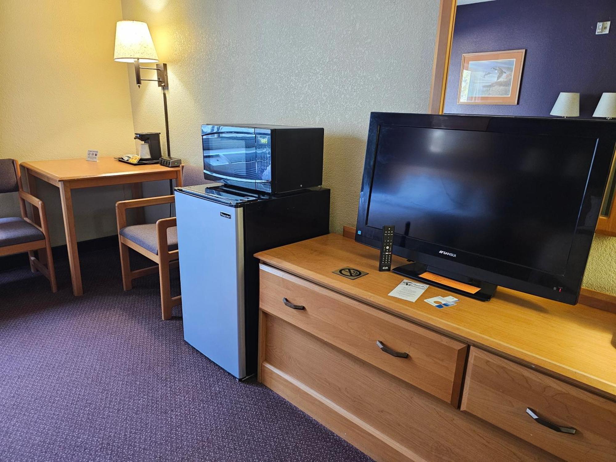 Fossil Creek Hotel & Suites Russell ภายนอก รูปภาพ