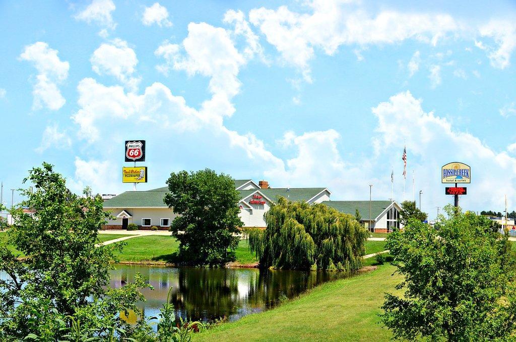 Fossil Creek Hotel & Suites Russell ภายนอก รูปภาพ