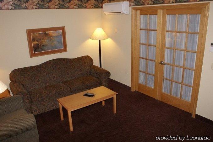 Fossil Creek Hotel & Suites Russell ห้อง รูปภาพ