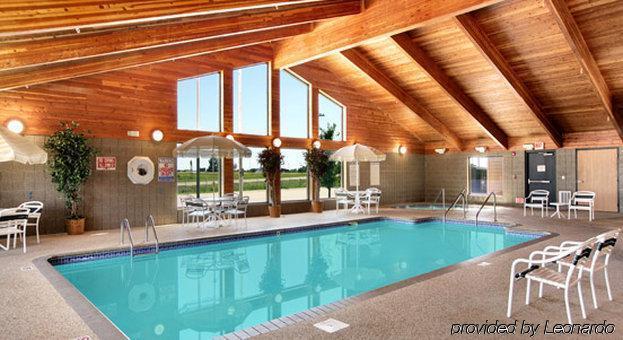 Fossil Creek Hotel & Suites Russell ภายนอก รูปภาพ