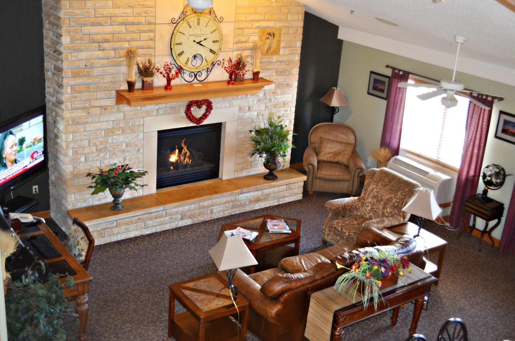 Fossil Creek Hotel & Suites Russell ภายนอก รูปภาพ