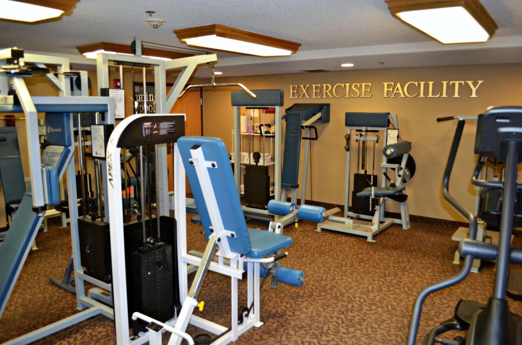 Fossil Creek Hotel & Suites Russell ภายนอก รูปภาพ